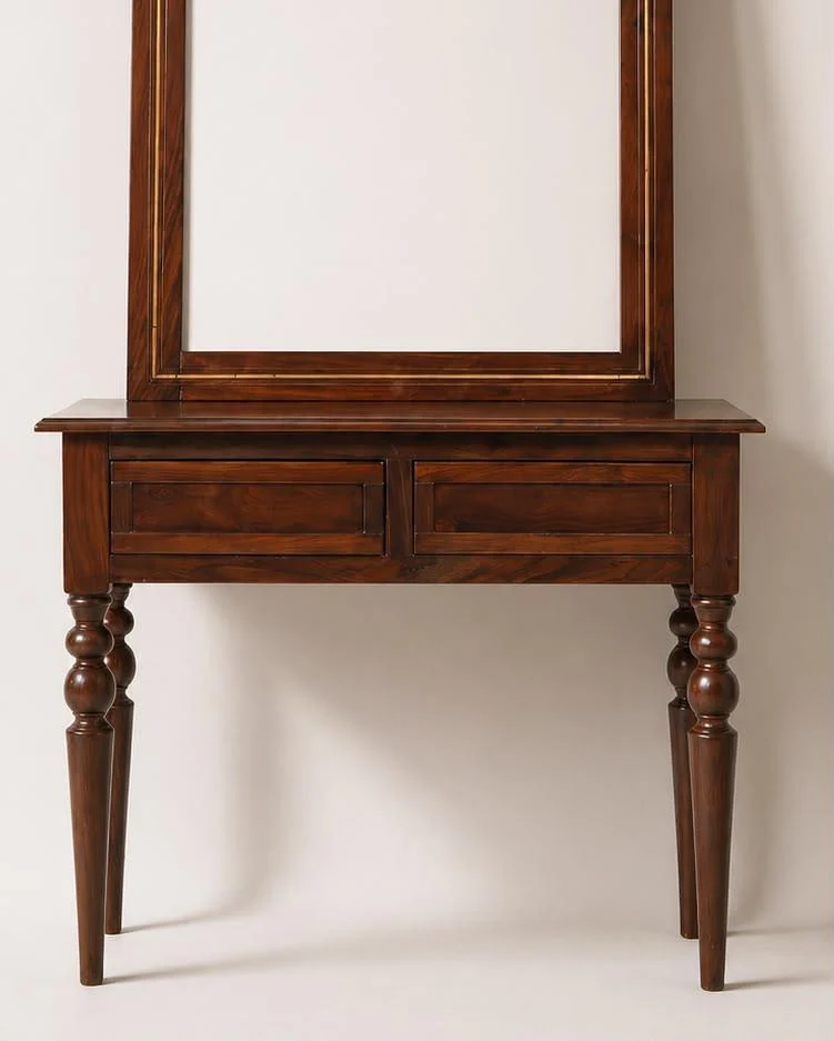 Traditional dressing table