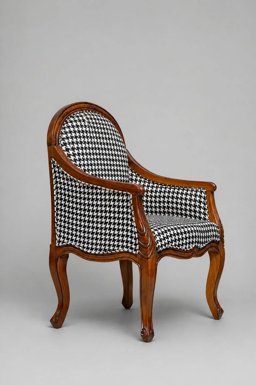 Classic patterned armchair - view 2